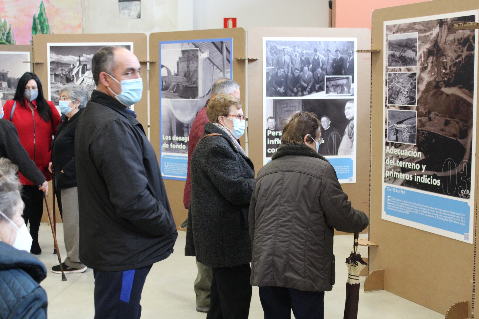 Más de 200 personas visitan en Yelbes la exposición fotográfica del 50 aniversario de la puesta en marcha del Canal de Orellana