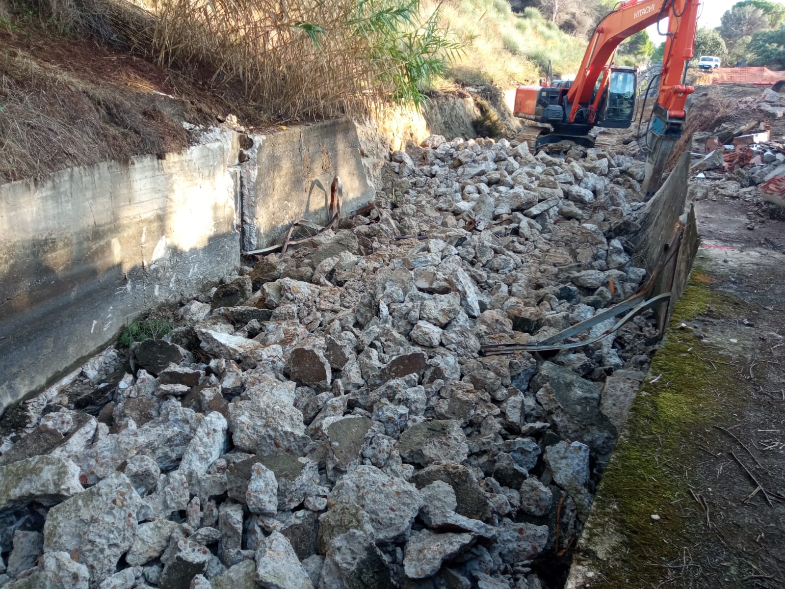 La CHG continúa con las obras de mejora de las infraestructuras de riego del Canal de Orellana
